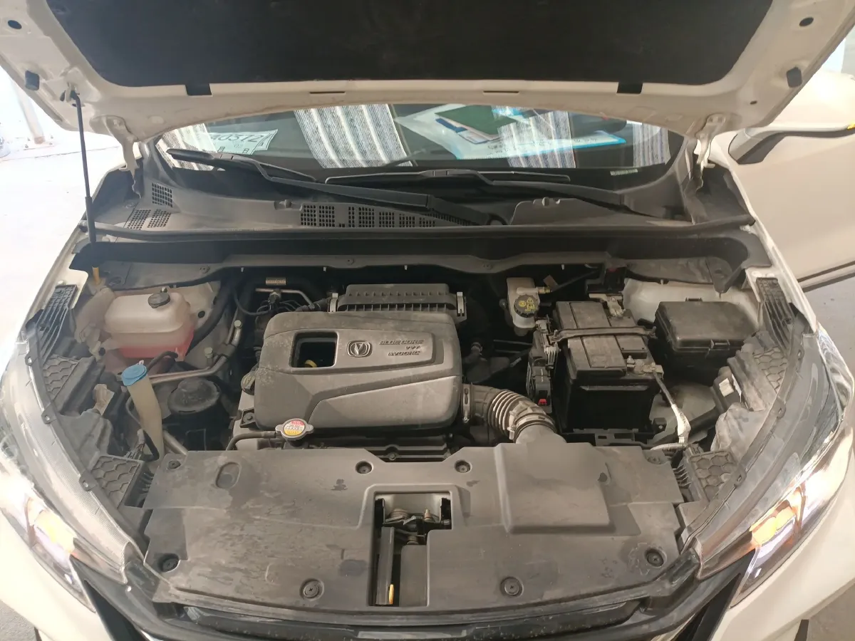 2021 ChangAn CS15 1.5L 107HP L4 5DCT,autocango,china used car exporter,china ev exporter,chinese used car exporter,chinese used ev exporter