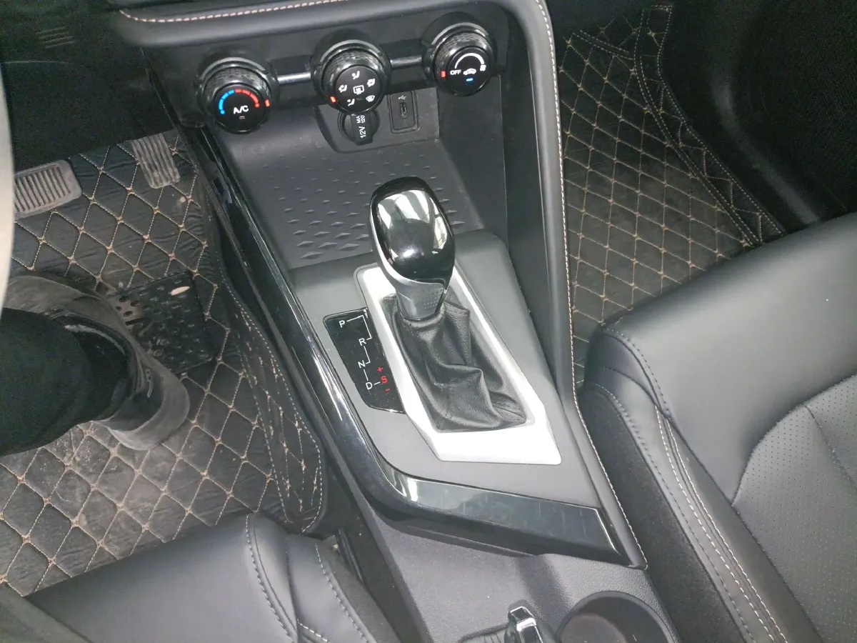 2021 ChangAn CS15 1.5L 107HP L4 5DCT,autocango,china used car exporter,china ev exporter,chinese used car exporter,chinese used ev exporter