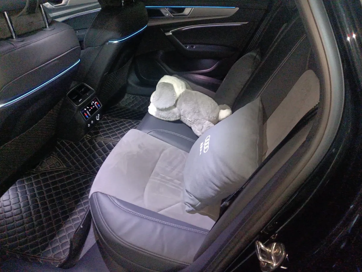 2023 Audi A6L 2.0T 245HP L4 7DCT,autocango,china used car exporter,china ev exporter,chinese used car exporter,chinese used ev exporter