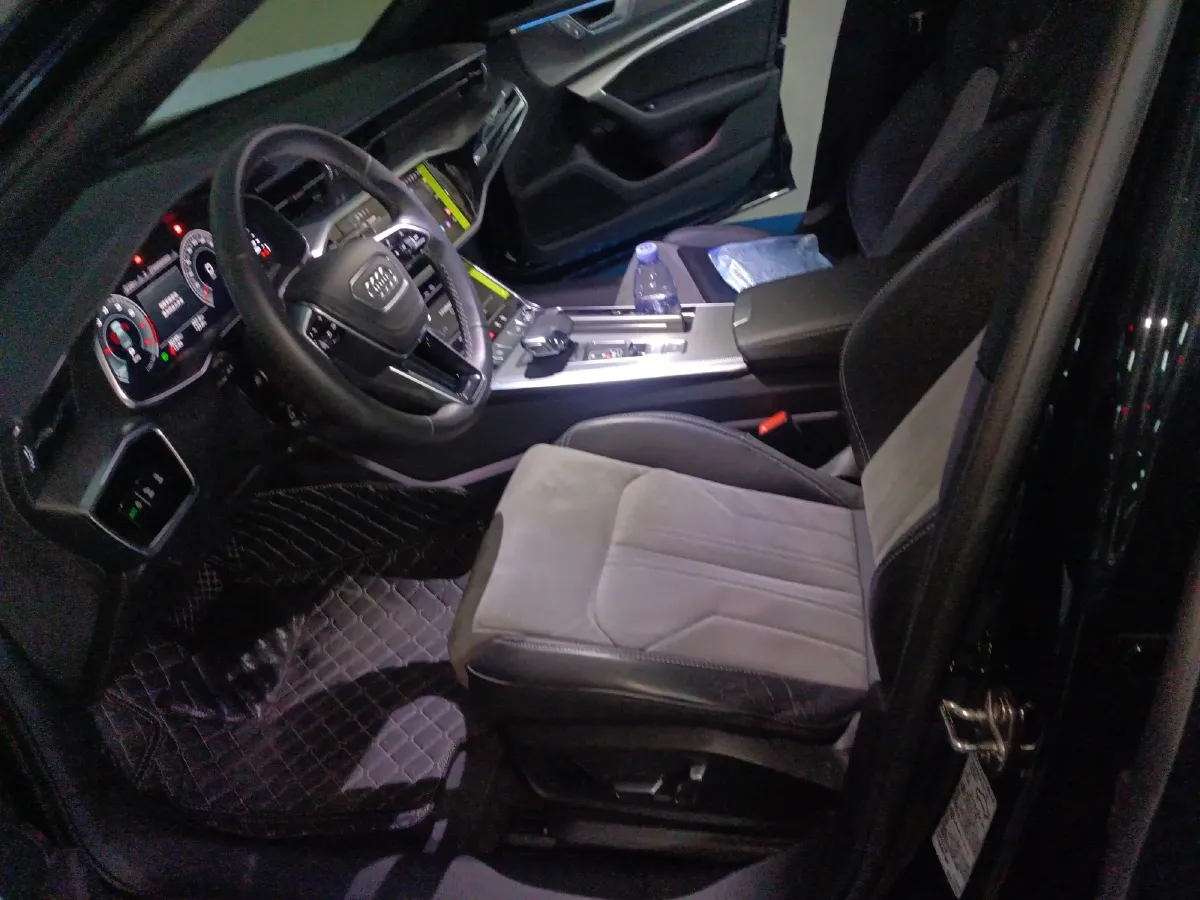 2023 Audi A6L 2.0T 245HP L4 7DCT,autocango,china used car exporter,china ev exporter,chinese used car exporter,chinese used ev exporter