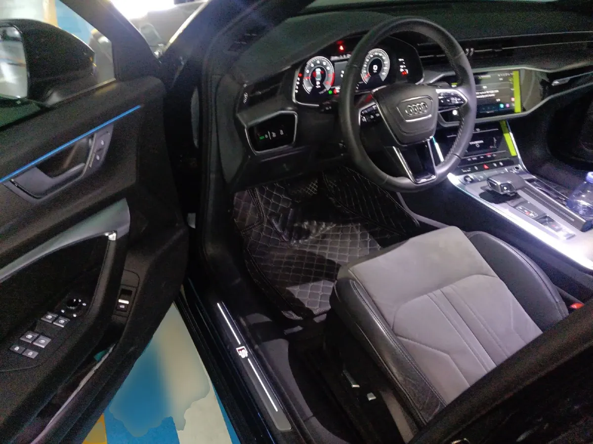 2023 Audi A6L 2.0T 245HP L4 7DCT,autocango,china used car exporter,china ev exporter,chinese used car exporter,chinese used ev exporter