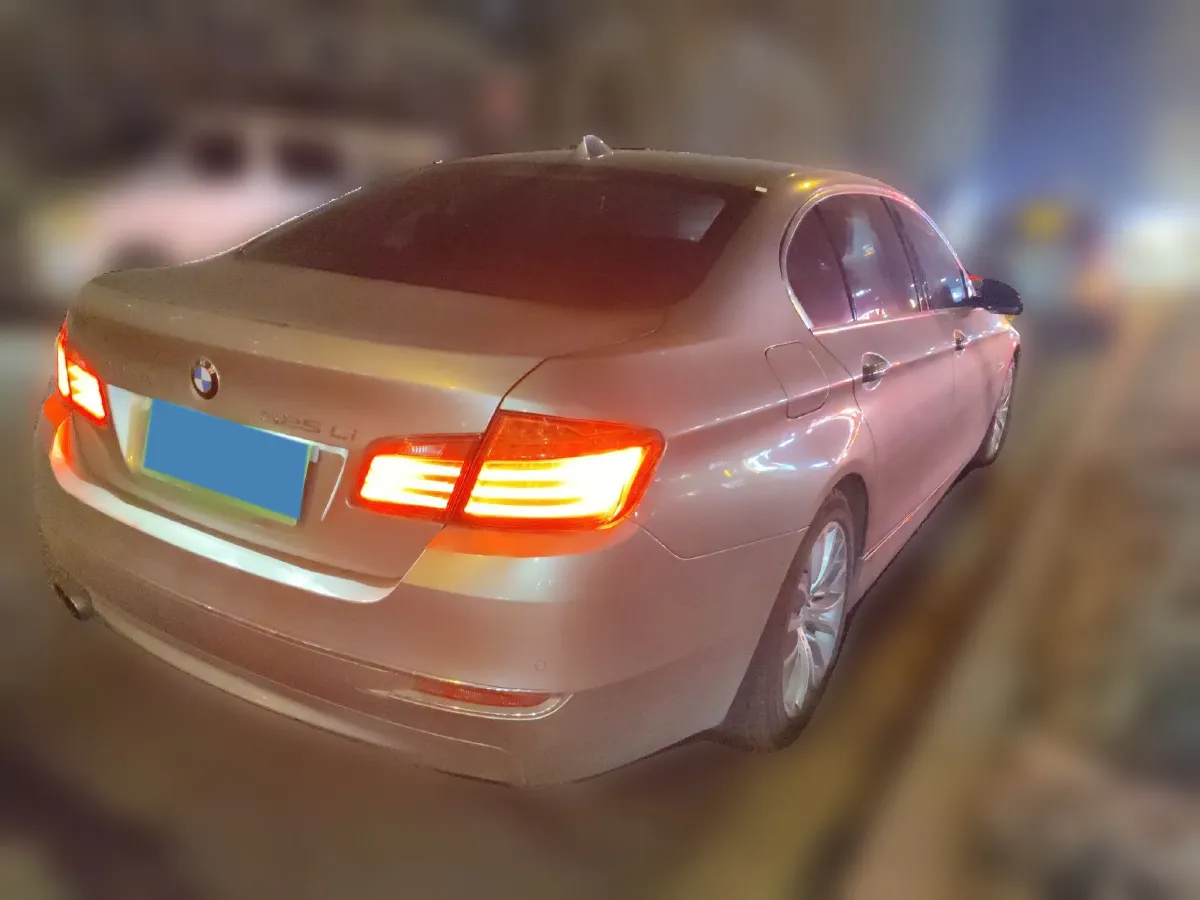 2017 BMW 5 Series 2.0T 218HP L4 8AT,autocango,china used car exporter,china ev exporter,chinese used car exporter,chinese used ev exporter