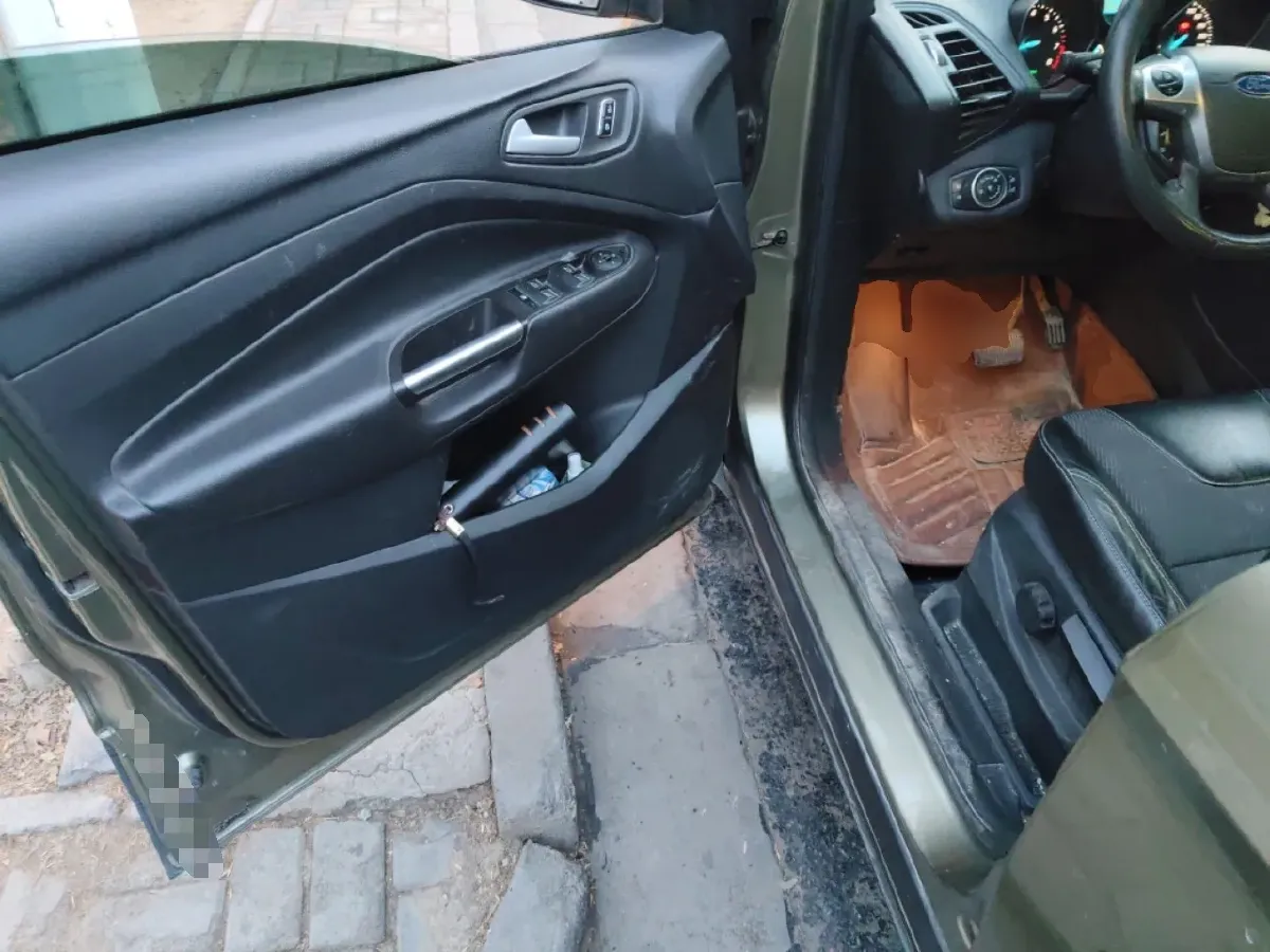 2015 Ford Kuga 1.5T 181HP L4 6AT,autocango,china used car exporter,china ev exporter,chinese used car exporter,chinese used ev exporter