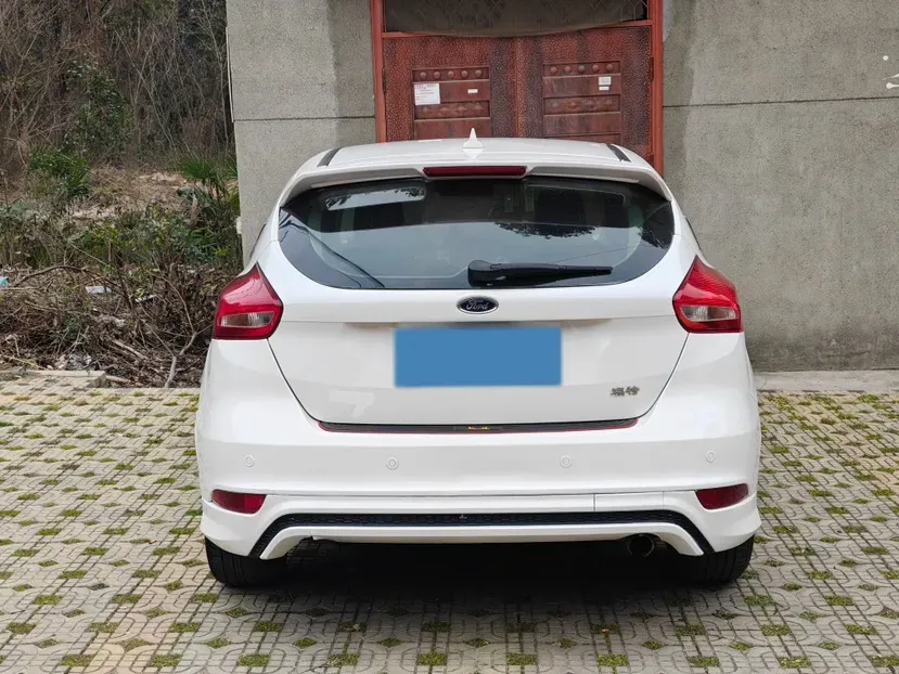 2018 Ford Focus 1.5T 181HP L4 6AT,autocango,china used car exporter,china ev exporter,chinese used car exporter,chinese used ev exporter