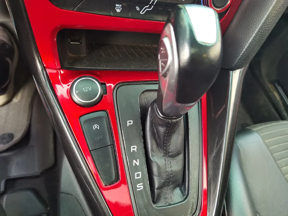 2018 Ford Focus 1.5T 181HP L4 6AT,autocango,china used car exporter,china ev exporter,chinese used car exporter,chinese used ev exporter