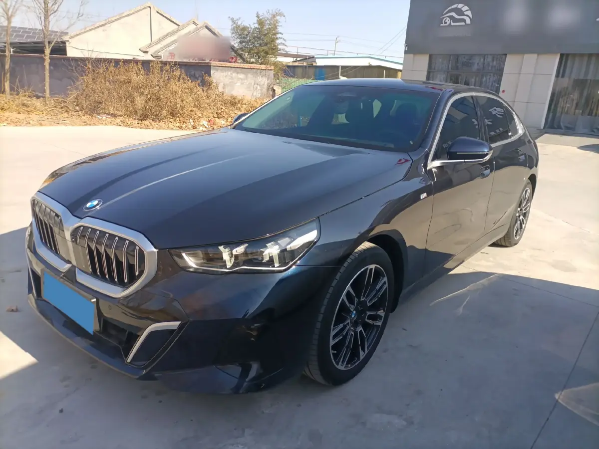 2024 BMW 5 Series 2.0T 258HP L4 8AT