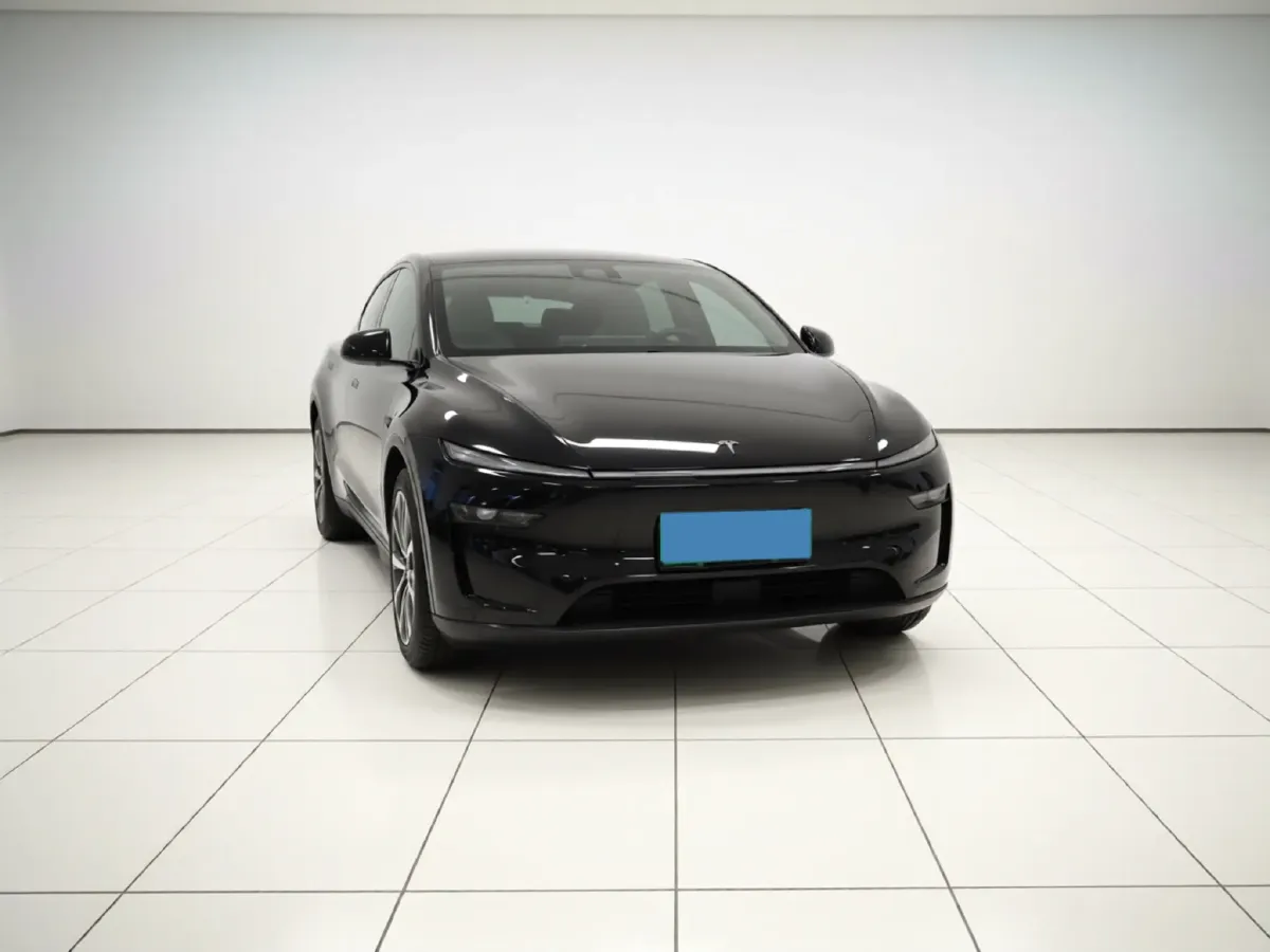 2025 Tesla Model Y BEV 62.5KWH,autocango,china used car exporter,china ev exporter,chinese used car exporter,chinese used ev exporter