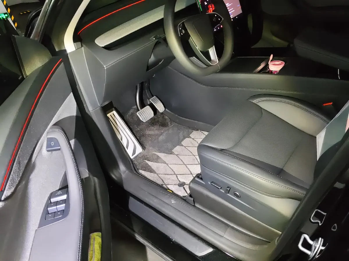 2025 Tesla Model Y BEV 62.5KWH,autocango,china used car exporter,china ev exporter,chinese used car exporter,chinese used ev exporter