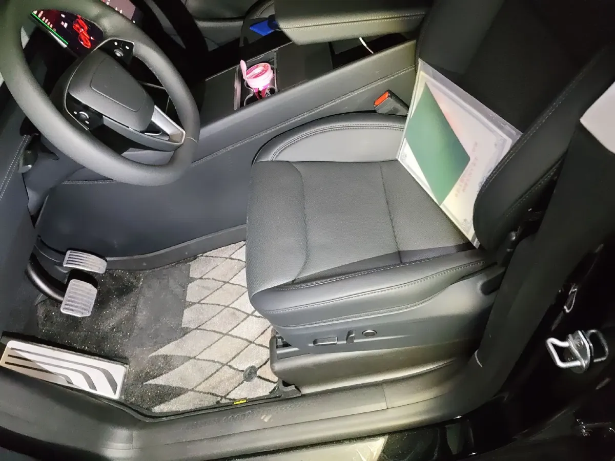 2025 Tesla Model Y BEV 62.5KWH,autocango,china used car exporter,china ev exporter,chinese used car exporter,chinese used ev exporter