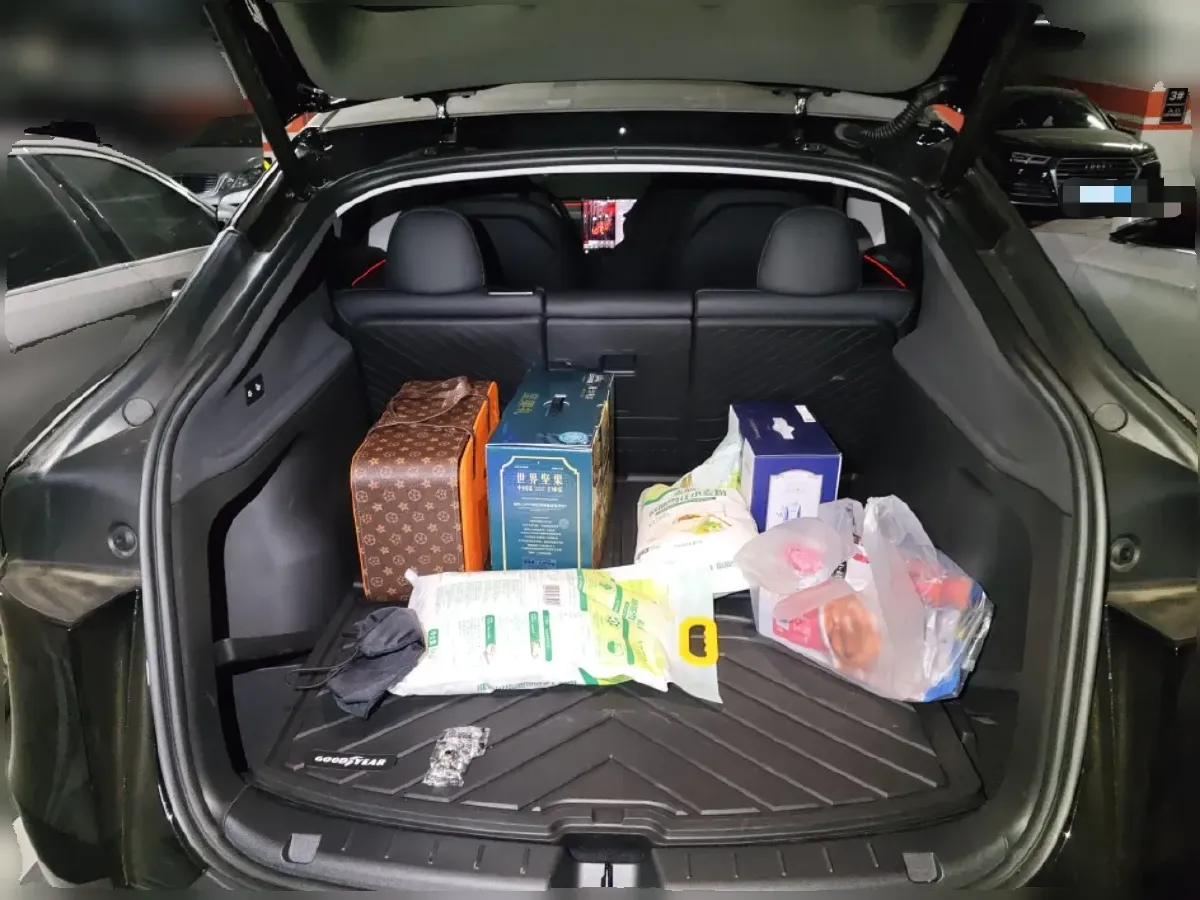 2025 Tesla Model Y BEV 62.5KWH,autocango,china used car exporter,china ev exporter,chinese used car exporter,chinese used ev exporter