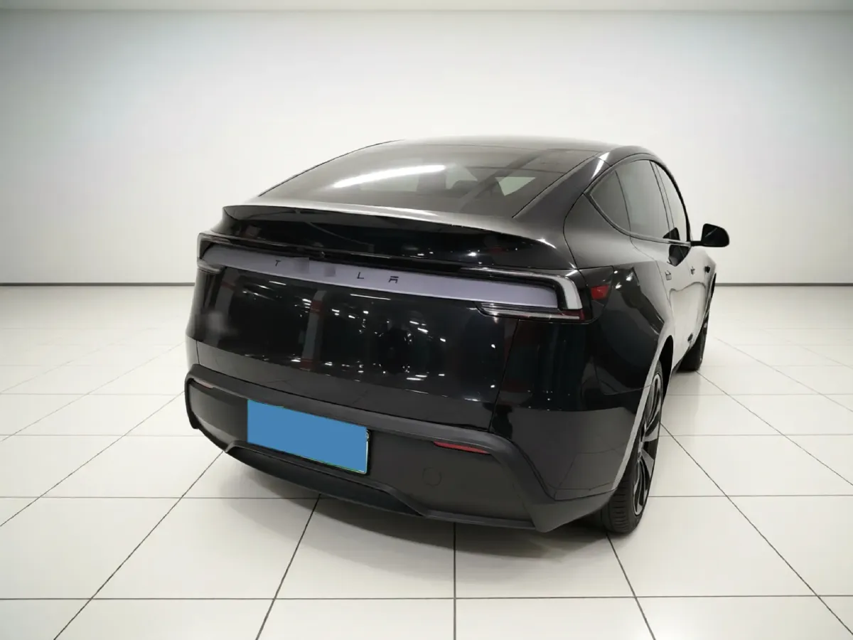 2025 Tesla Model Y BEV 62.5KWH,autocango,china used car exporter,china ev exporter,chinese used car exporter,chinese used ev exporter