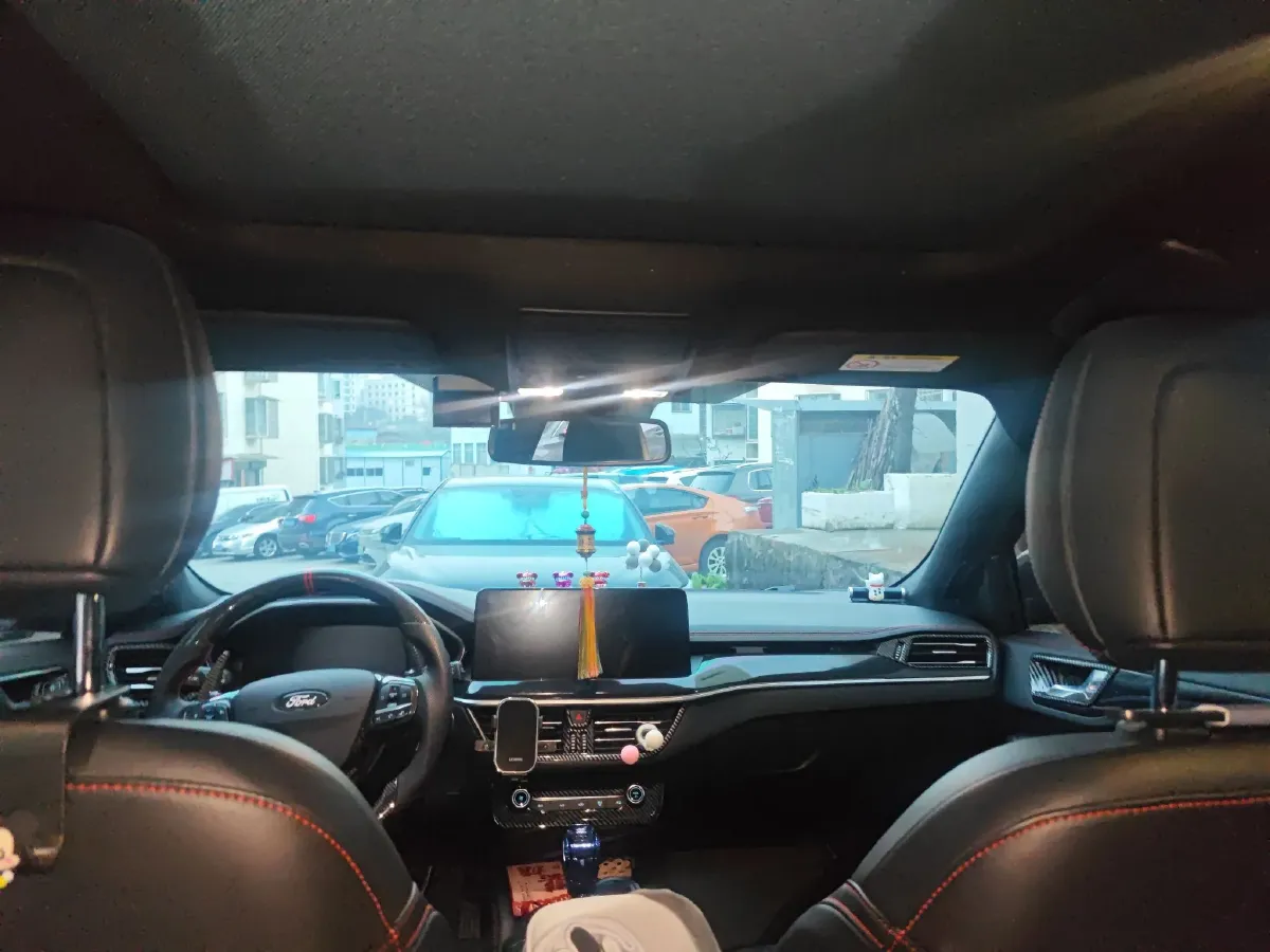 2022 Ford Focus 1.5T 177HP L4 6AT,autocango,china used car exporter,china ev exporter,chinese used car exporter,chinese used ev exporter