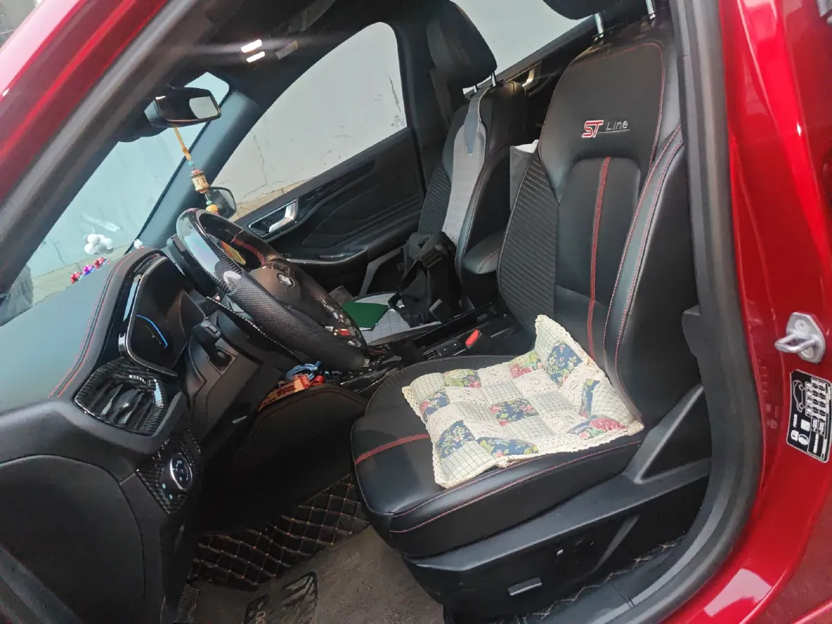 2022 Ford Focus 1.5T 177HP L4 6AT,autocango,china used car exporter,china ev exporter,chinese used car exporter,chinese used ev exporter