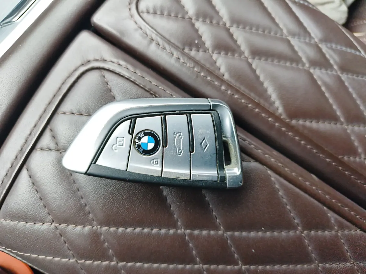 2019 BMW 7 Series 3.0T 340HP L6 8AT,autocango,china used car exporter,china ev exporter,chinese used car exporter,chinese used ev exporter