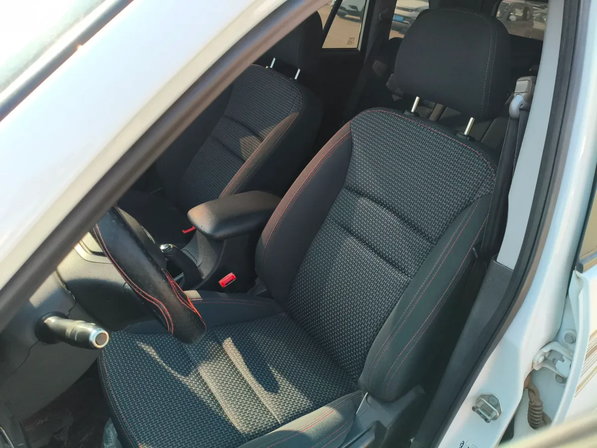 2020 Chery Tiggo 3 1.5L 116HP L4 5MT,autocango,china used car exporter,china ev exporter,chinese used car exporter,chinese used ev exporter