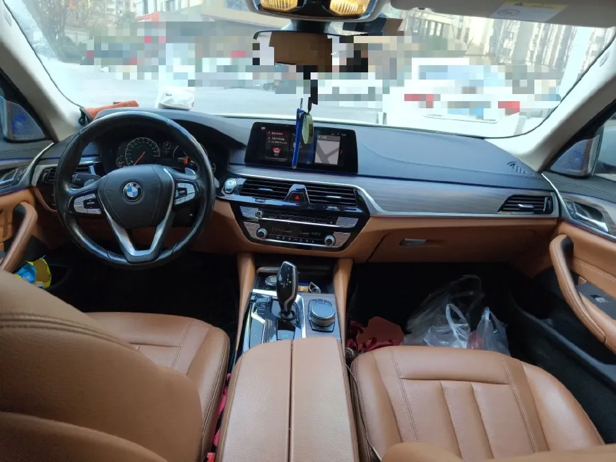 2019 BMW 5 Series 2.0T 252HP L4 8AT,autocango,china used car exporter,china ev exporter,chinese used car exporter,chinese used ev exporter