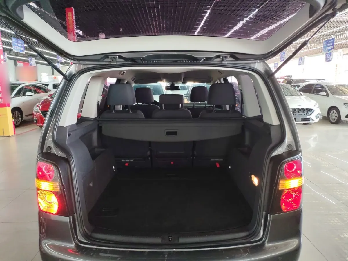 2015 Volkswagen Touran 1.4T 131HP L4 5MT,autocango,china used car exporter,china ev exporter,chinese used car exporter,chinese used ev exporter