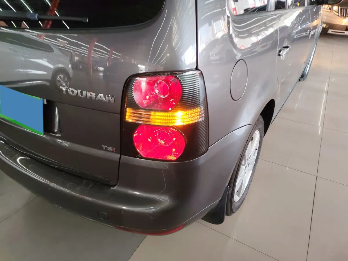 2015 Volkswagen Touran 1.4T 131HP L4 5MT,autocango,china used car exporter,china ev exporter,chinese used car exporter,chinese used ev exporter