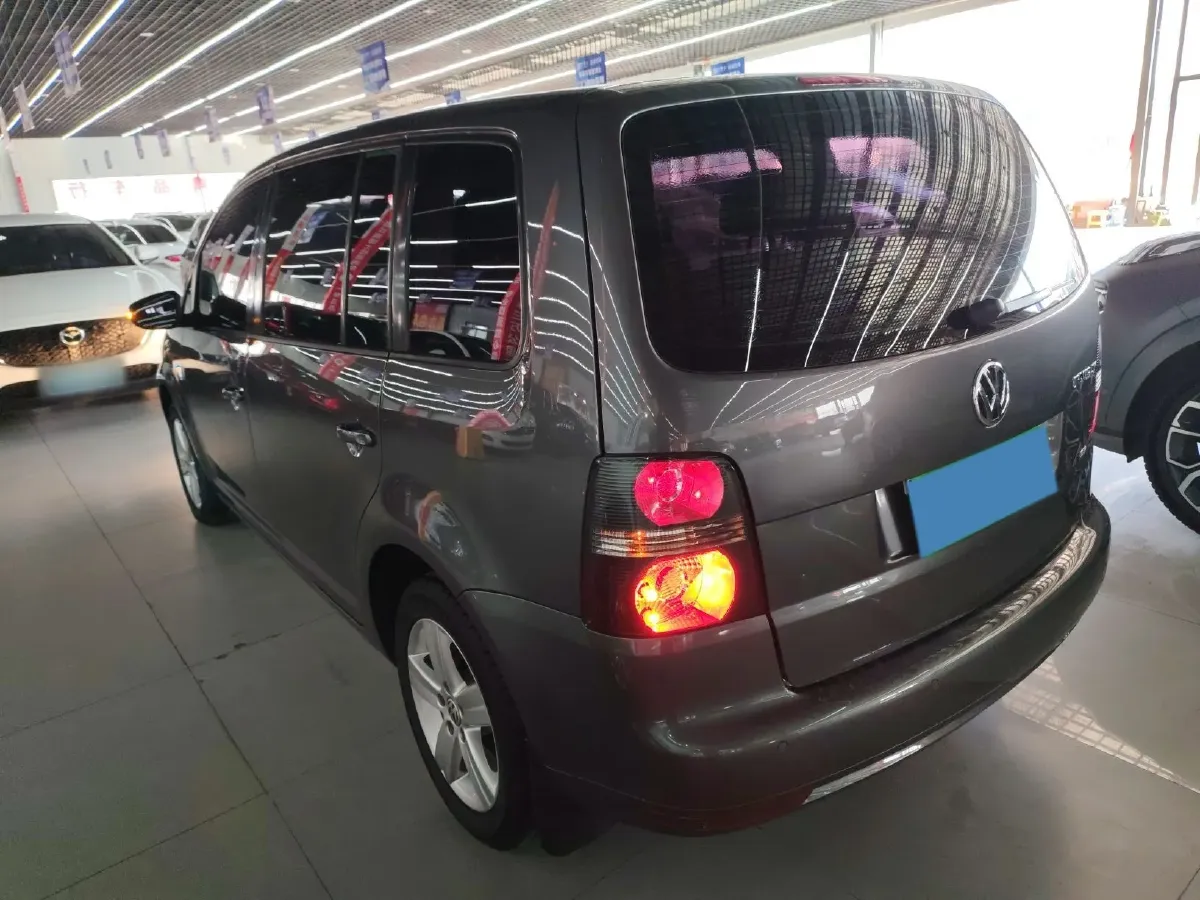 2015 Volkswagen Touran 1.4T 131HP L4 5MT,autocango,china used car exporter,china ev exporter,chinese used car exporter,chinese used ev exporter