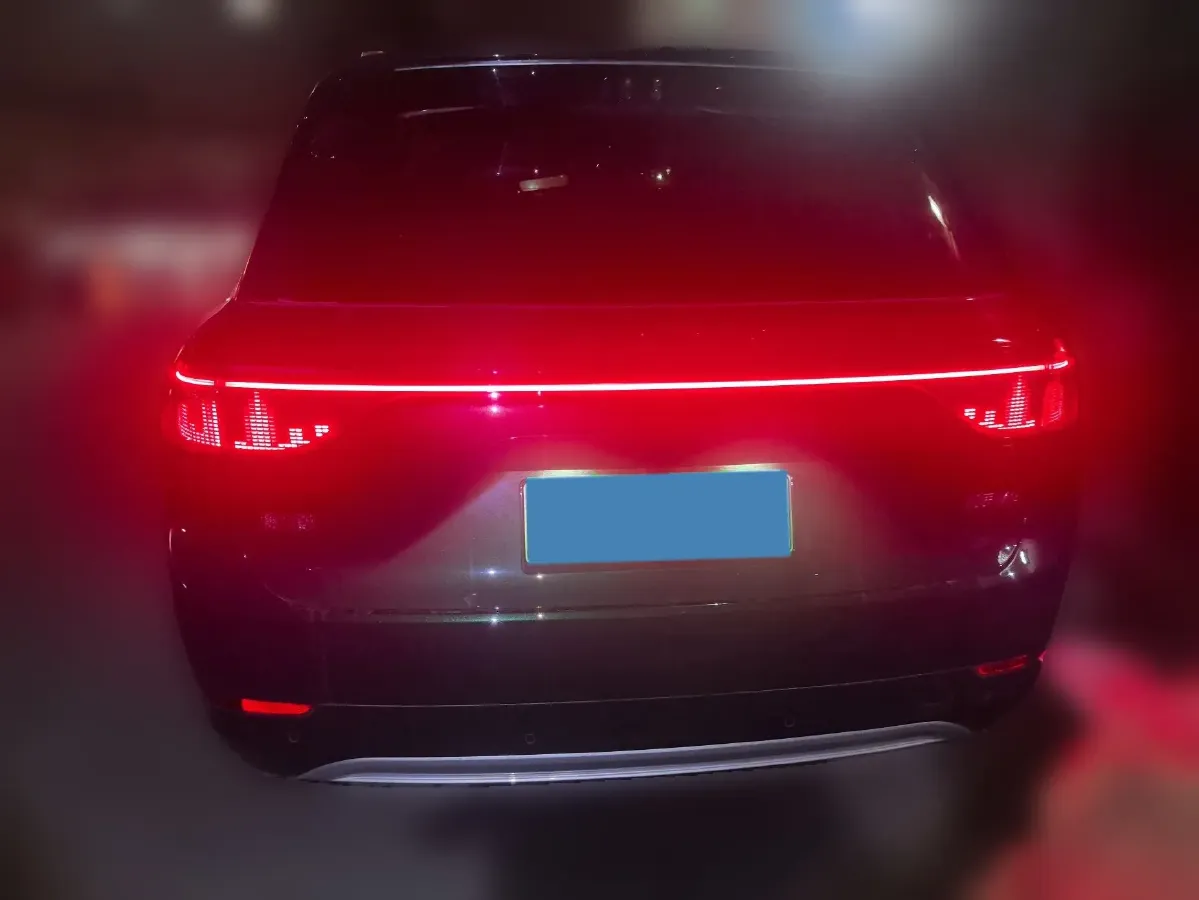 2025 AITO AITO M9 REEV 160HP REEV 52KWH,autocango,china used car exporter,china ev exporter,chinese used car exporter,chinese used ev exporter