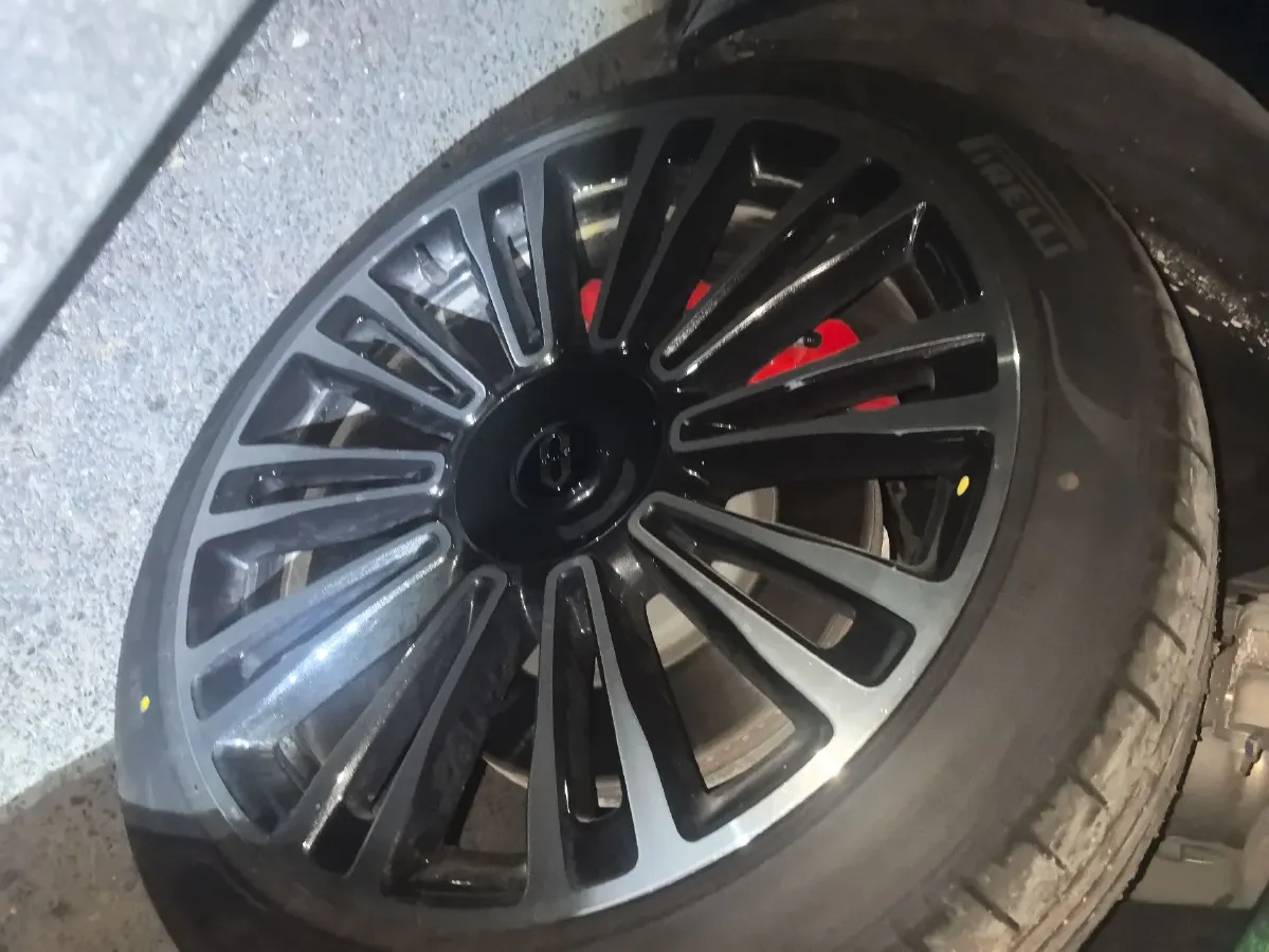 2025 AITO AITO M9 REEV 160HP REEV 52KWH,autocango,china used car exporter,china ev exporter,chinese used car exporter,chinese used ev exporter