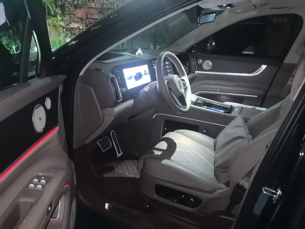 2025 AITO AITO M9 REEV 160HP REEV 52KWH,autocango,china used car exporter,china ev exporter,chinese used car exporter,chinese used ev exporter