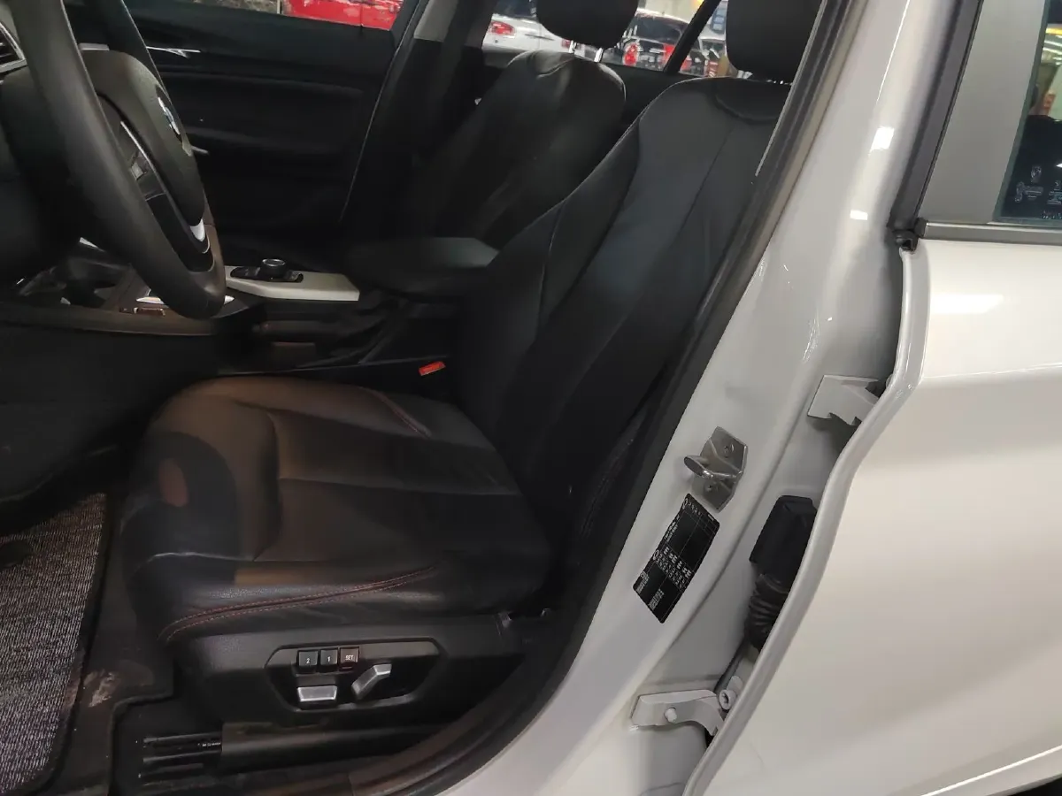 2016 BMW 1 Series 2.0T 184HP L4 8AT,autocango,china used car exporter,china ev exporter,chinese used car exporter,chinese used ev exporter