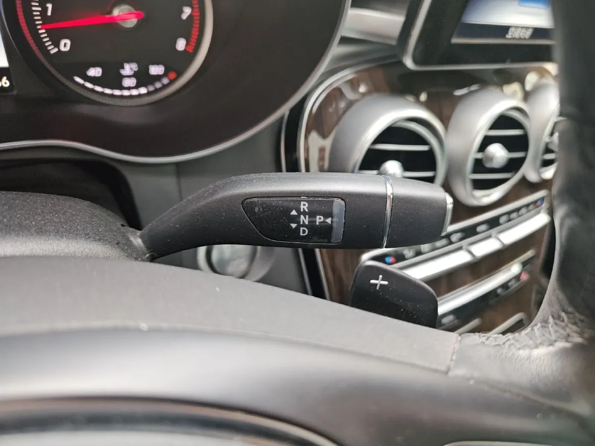 2017 Mercedes-Benz GLC Class 2.0T 211HP L4 9AT,autocango,china used car exporter,china ev exporter,chinese used car exporter,chinese used ev exporter