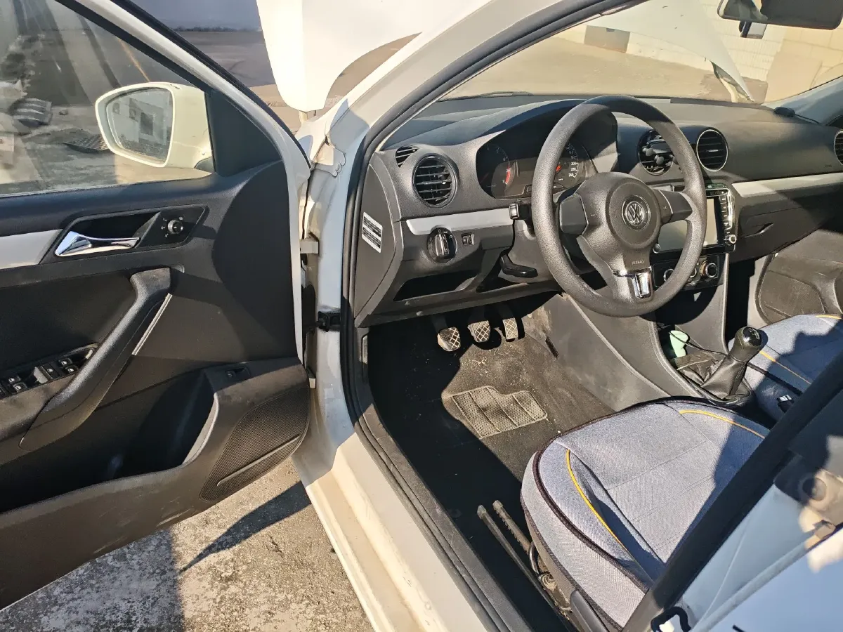 2013 Volkswagen Jetta 1.4L 90HP L4 5MT,autocango,china used car exporter,china ev exporter,chinese used car exporter,chinese used ev exporter