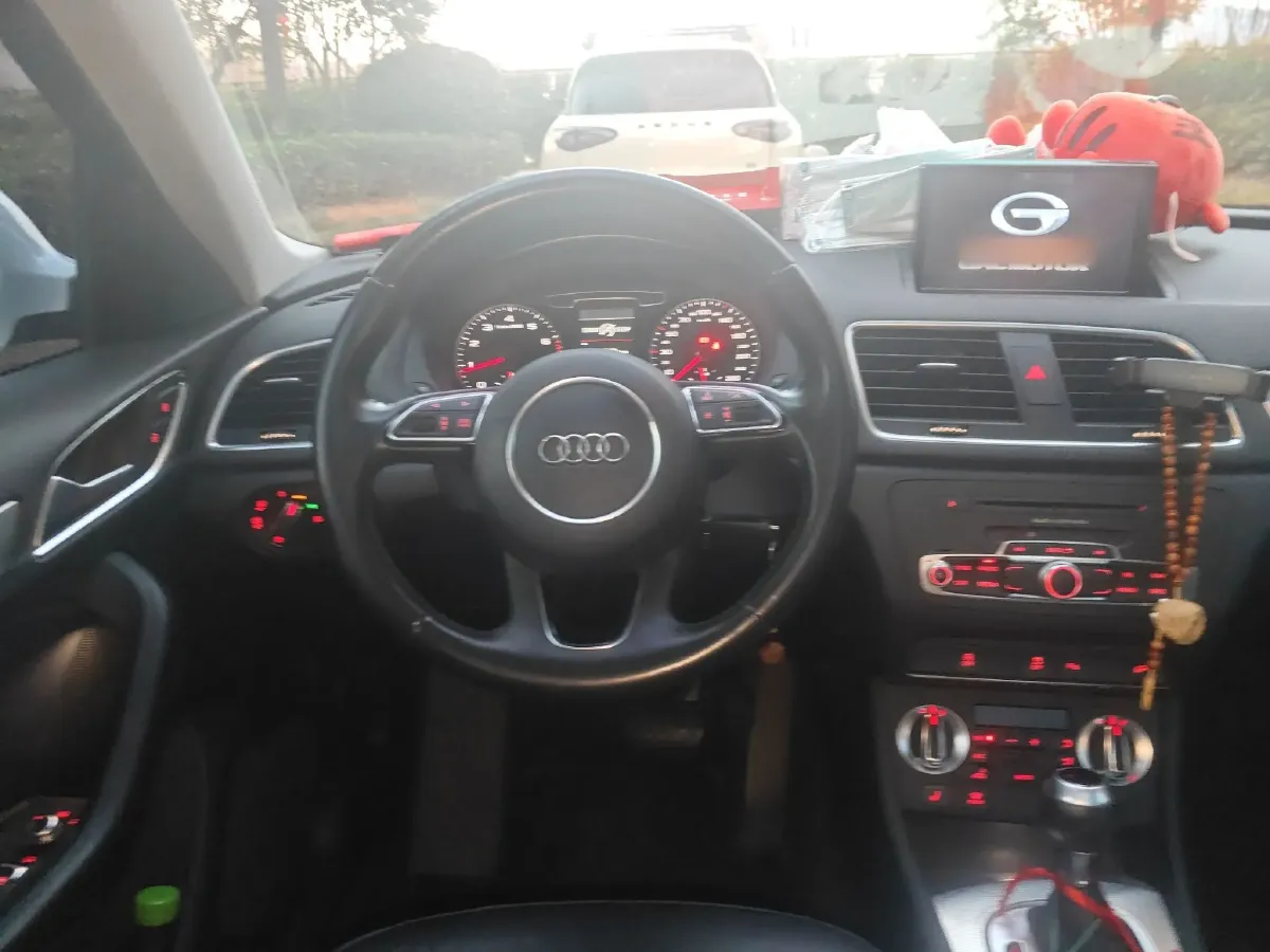 2015 Audi Q3 2.0T 170HP L4 7DCT,autocango,china used car exporter,china ev exporter,chinese used car exporter,chinese used ev exporter