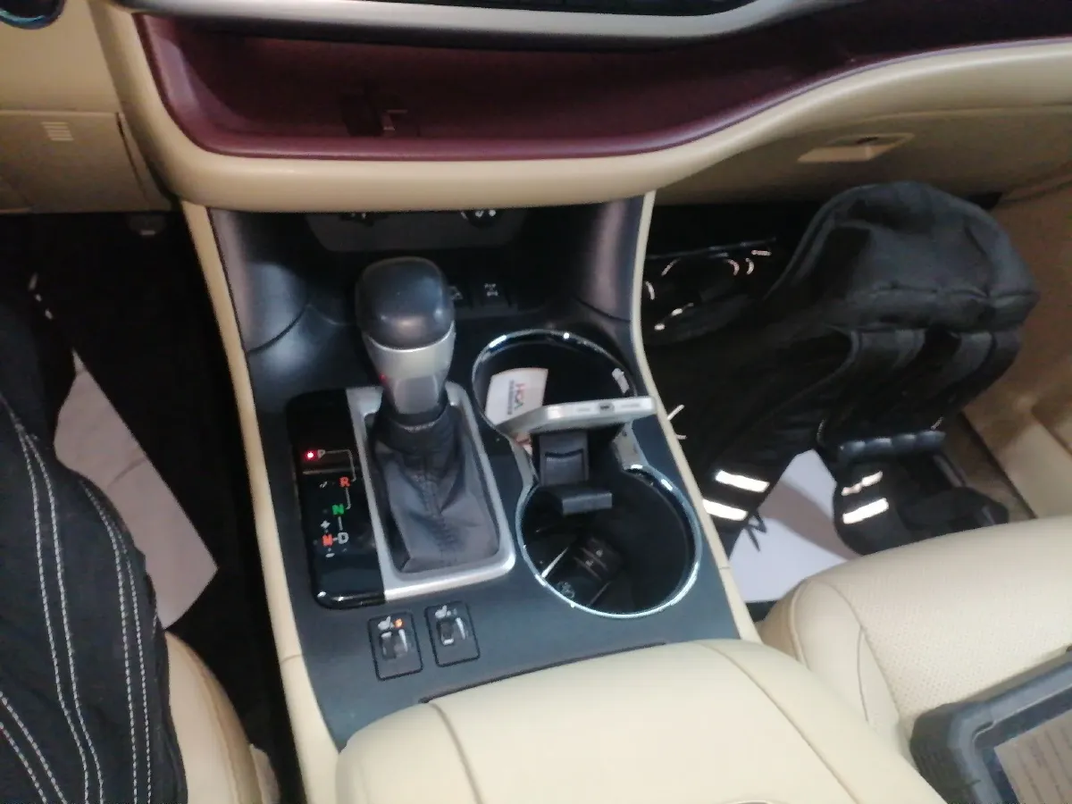 2015 Toyota Highlander 2.0T 220HP L4 6AT,autocango,china used car exporter,china ev exporter,chinese used car exporter,chinese used ev exporter