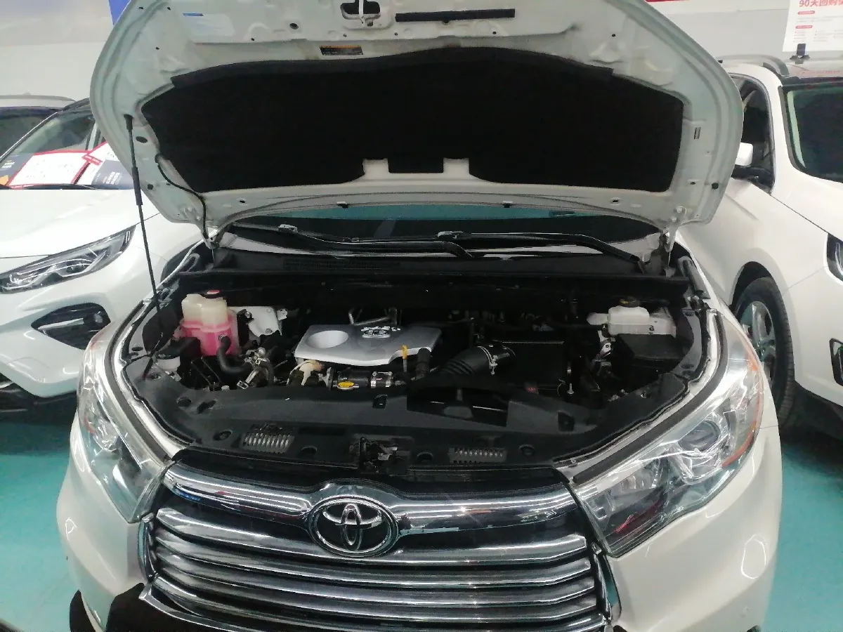 2015 Toyota Highlander 2.0T 220HP L4 6AT,autocango,china used car exporter,china ev exporter,chinese used car exporter,chinese used ev exporter