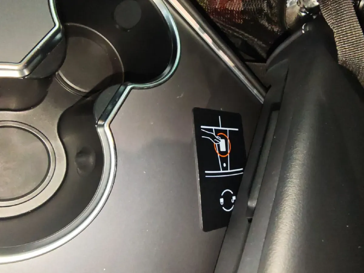 2024 Tesla Model Y BEV 60KWH,autocango,china used car exporter,china ev exporter,chinese used car exporter,chinese used ev exporter