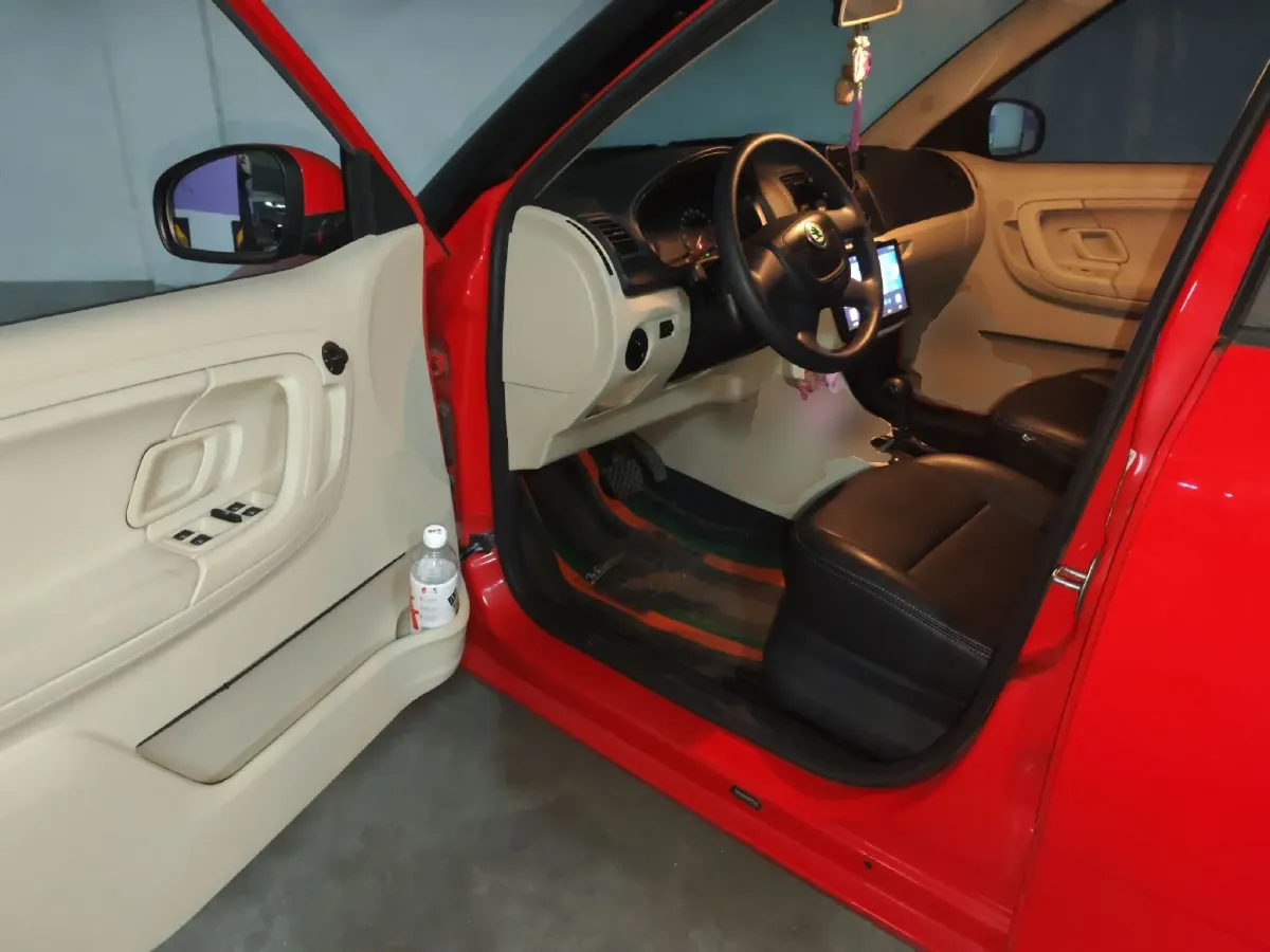 2012 Skoda Fabia 1.4L 86HP L4 6AT,autocango,china used car exporter,china ev exporter,chinese used car exporter,chinese used ev exporter