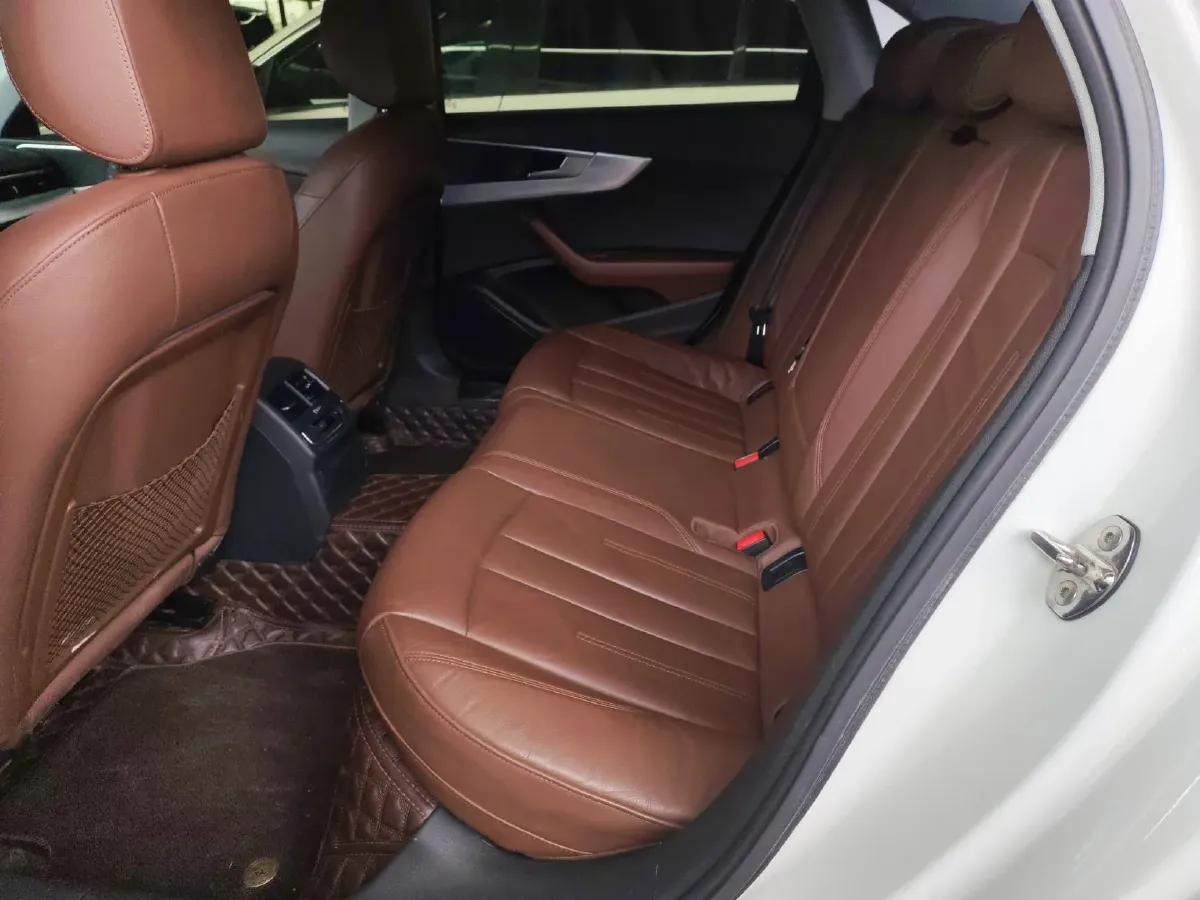 2018 Audi A4L 2.0T 190HP L4 7DCT,autocango,china used car exporter,china ev exporter,chinese used car exporter,chinese used ev exporter