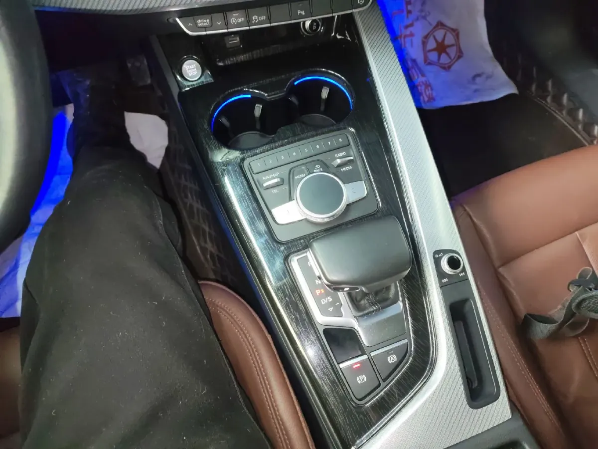 2018 Audi A4L 2.0T 190HP L4 7DCT,autocango,china used car exporter,china ev exporter,chinese used car exporter,chinese used ev exporter