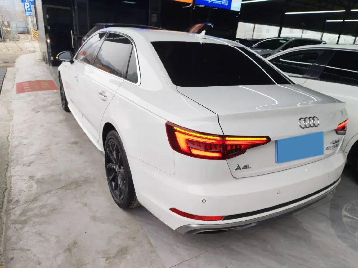 2018 Audi A4L 2.0T 190HP L4 7DCT,autocango,china used car exporter,china ev exporter,chinese used car exporter,chinese used ev exporter