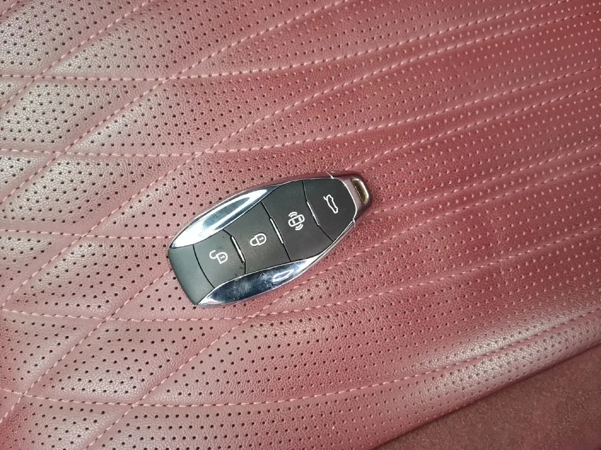 2023 HongQi HS5 2.0T 252HP L4 8AT,autocango,china used car exporter,china ev exporter,chinese used car exporter,chinese used ev exporter