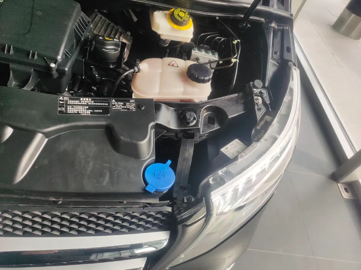 2021 Mercedes-Benz V Class 2.0T 211HP L4 9AT,autocango,china used car exporter,china ev exporter,chinese used car exporter,chinese used ev exporter