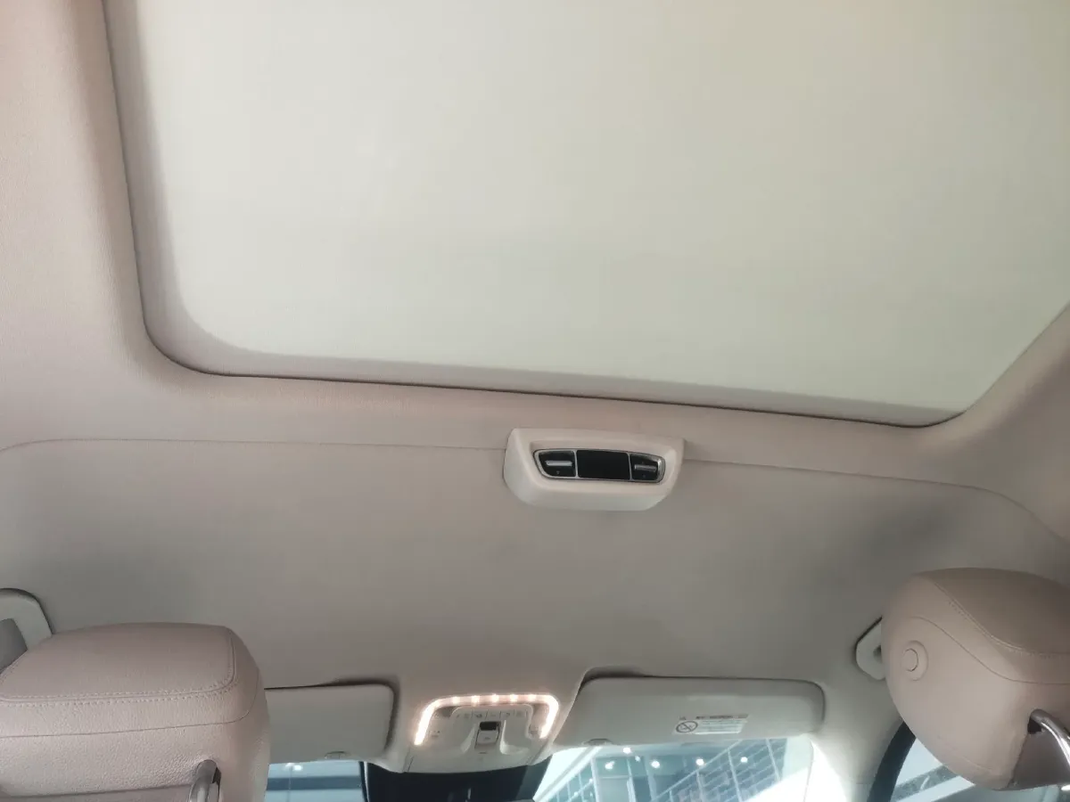 2021 Mercedes-Benz V Class 2.0T 211HP L4 9AT,autocango,china used car exporter,china ev exporter,chinese used car exporter,chinese used ev exporter