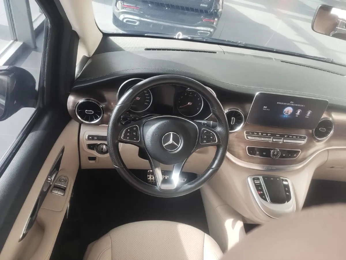 2021 Mercedes-Benz V Class 2.0T 211HP L4 9AT,autocango,china used car exporter,china ev exporter,chinese used car exporter,chinese used ev exporter