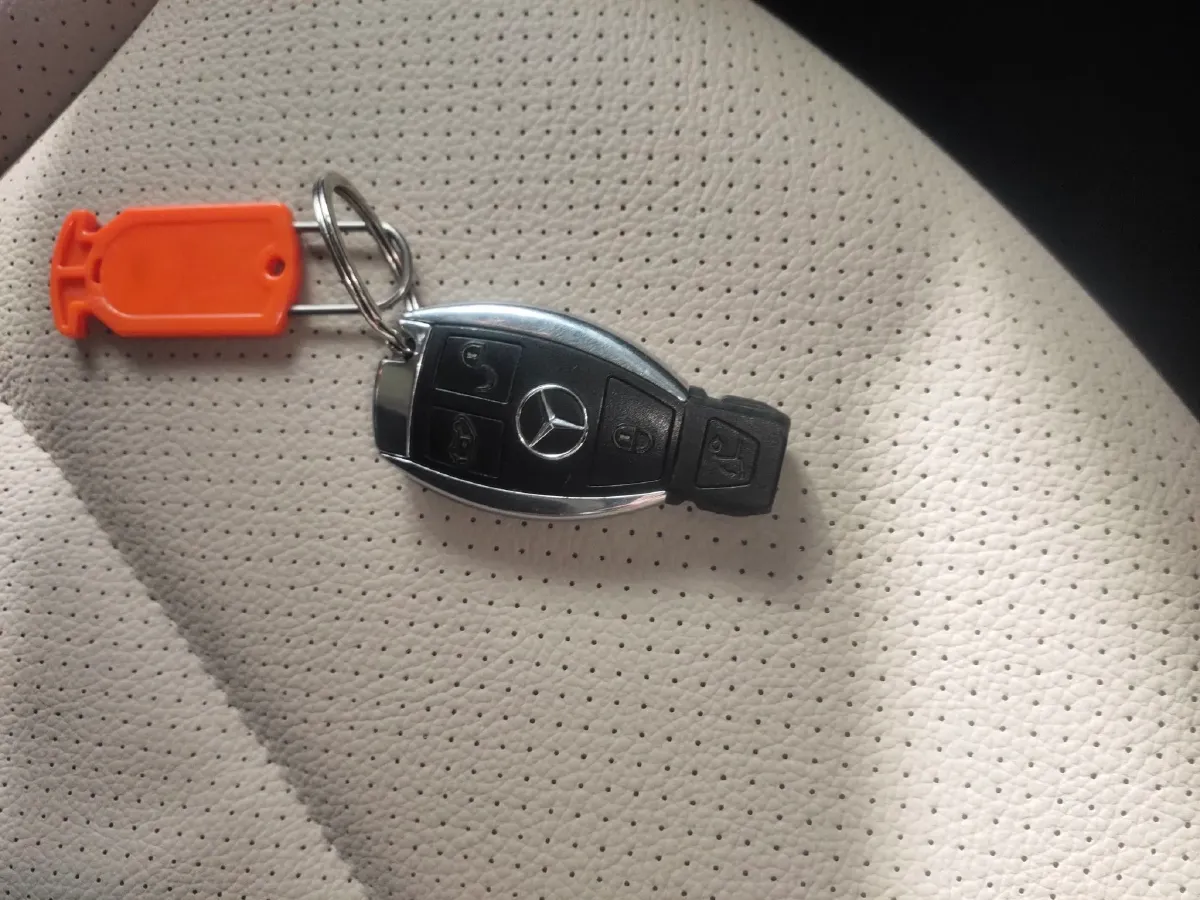 2021 Mercedes-Benz V Class 2.0T 211HP L4 9AT,autocango,china used car exporter,china ev exporter,chinese used car exporter,chinese used ev exporter