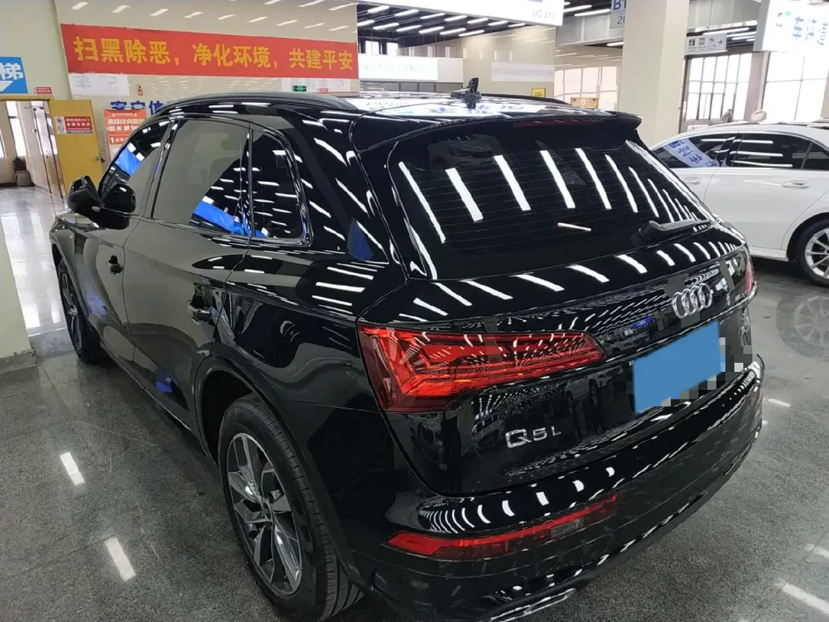 2024 Audi Q5L 2.0T 190HP L4 7DCT,autocango,china used car exporter,china ev exporter,chinese used car exporter,chinese used ev exporter