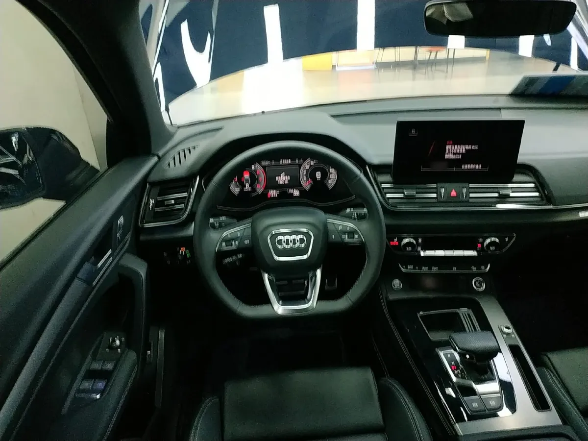 2024 Audi Q5L 2.0T 190HP L4 7DCT,autocango,china used car exporter,china ev exporter,chinese used car exporter,chinese used ev exporter