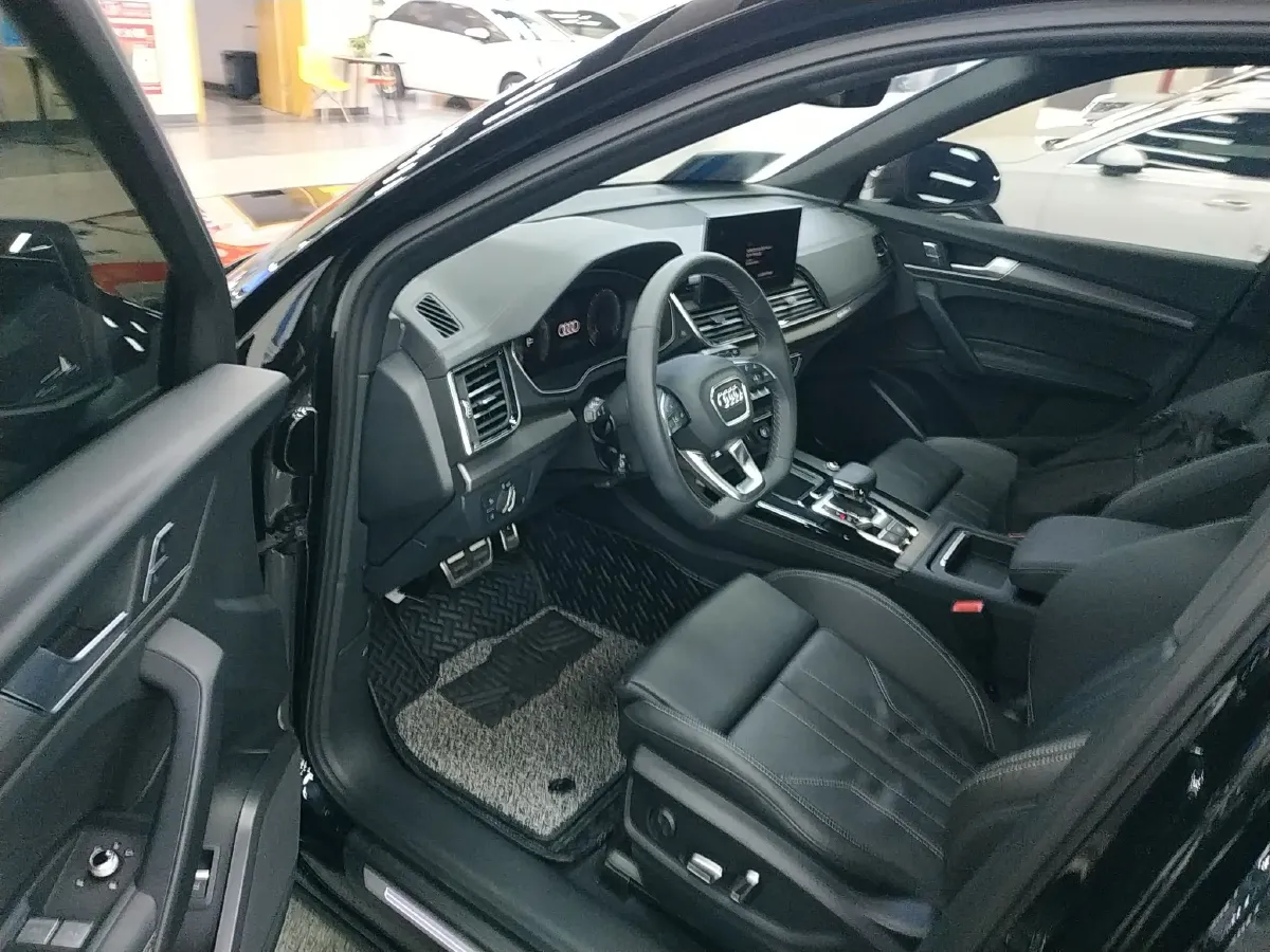 2024 Audi Q5L 2.0T 190HP L4 7DCT,autocango,china used car exporter,china ev exporter,chinese used car exporter,chinese used ev exporter