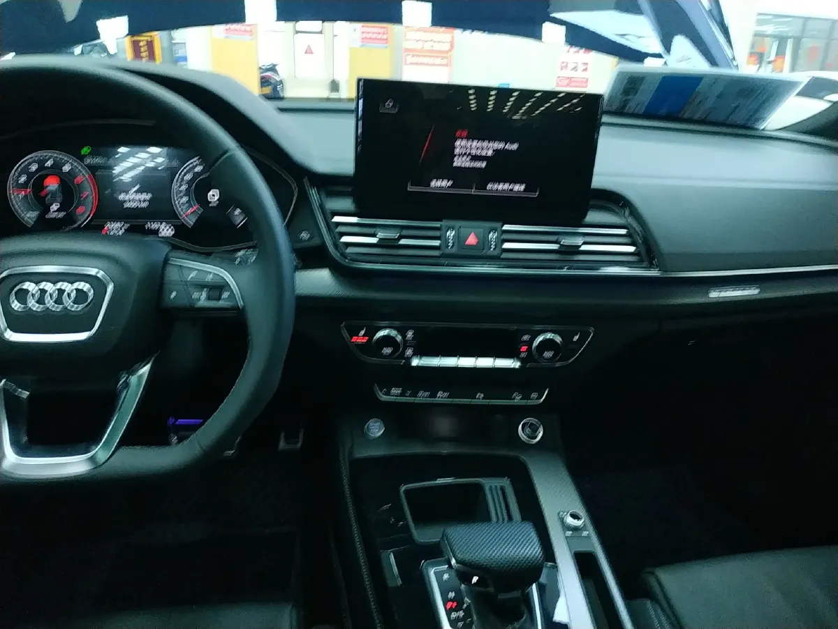 2024 Audi Q5L 2.0T 190HP L4 7DCT,autocango,china used car exporter,china ev exporter,chinese used car exporter,chinese used ev exporter