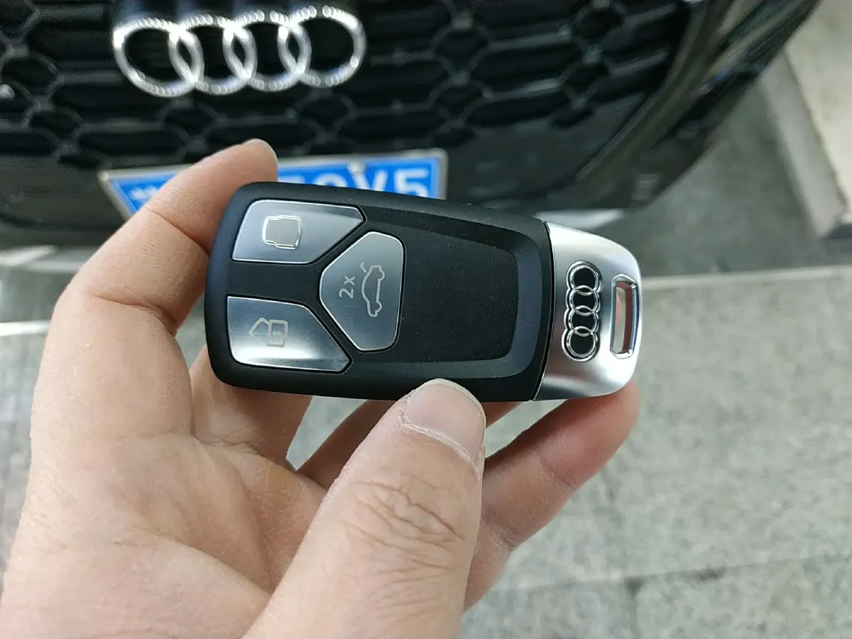 2024 Audi Q5L 2.0T 190HP L4 7DCT,autocango,china used car exporter,china ev exporter,chinese used car exporter,chinese used ev exporter