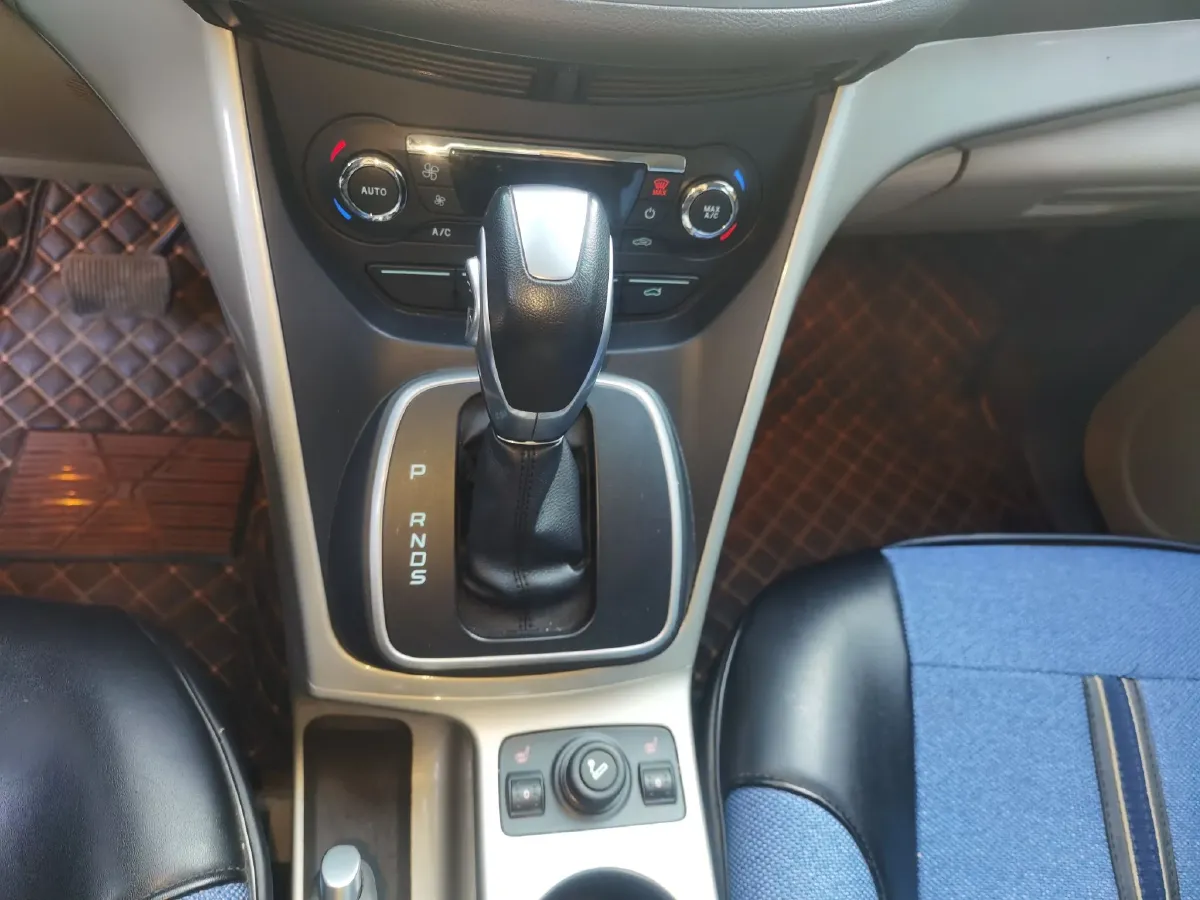 2013 Ford Kuga 1.6T 177HP L4 6AT,autocango,china used car exporter,china ev exporter,chinese used car exporter,chinese used ev exporter