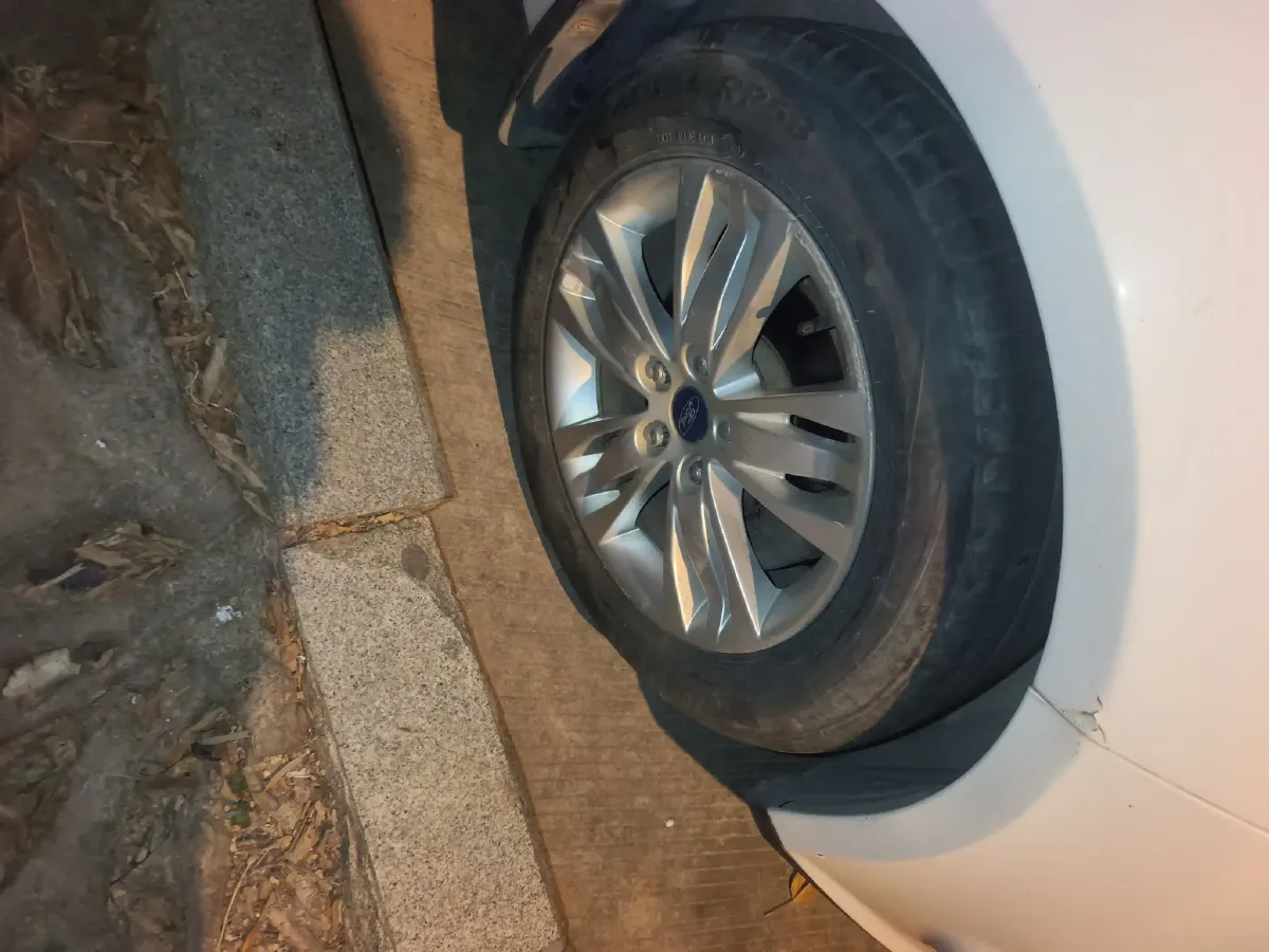 2012 Ford Focus 1.6L 125HP L4 6DCT,autocango,china used car exporter,china ev exporter,chinese used car exporter,chinese used ev exporter