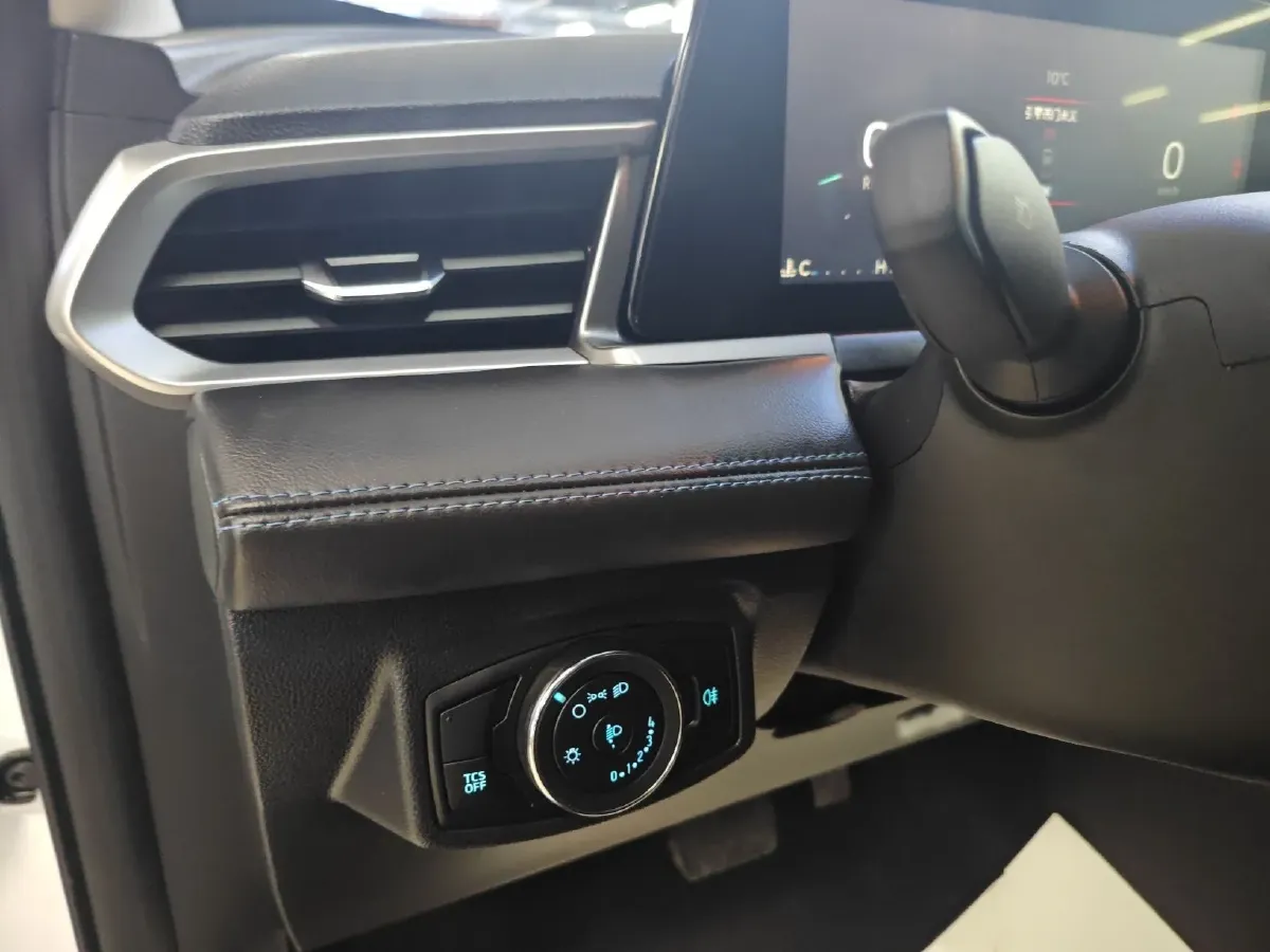 2021 Ford Escort 1.5L 122HP L3 6AT,autocango,china used car exporter,china ev exporter,chinese used car exporter,chinese used ev exporter